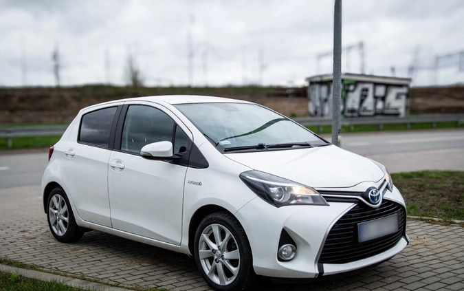 Toyota Yaris cena 33900 przebieg: 285633, rok produkcji 2016 z Białystok małe 56